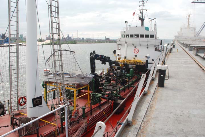 Hamilton Energy alongside Maritime Trader