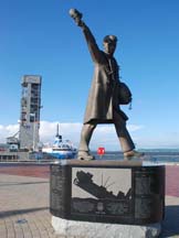 Mariner statue at Quebec City
