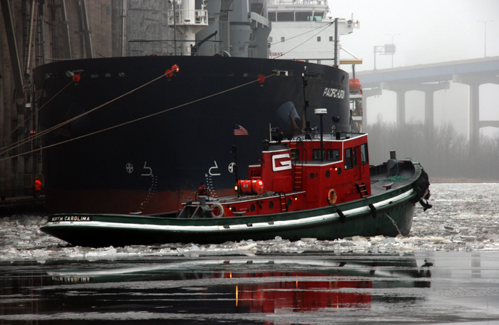 Pacific Huron and tug North Carolina